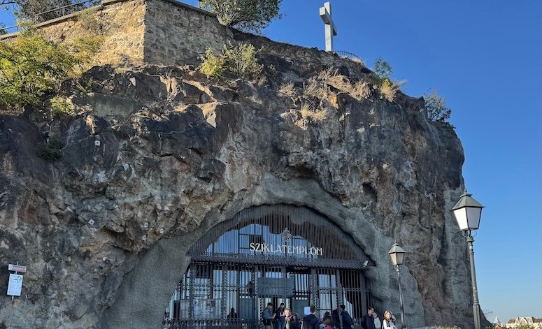 Top 10 Hidden Gems in Budapest Only Locals Know templom cave - Sziklatemplom